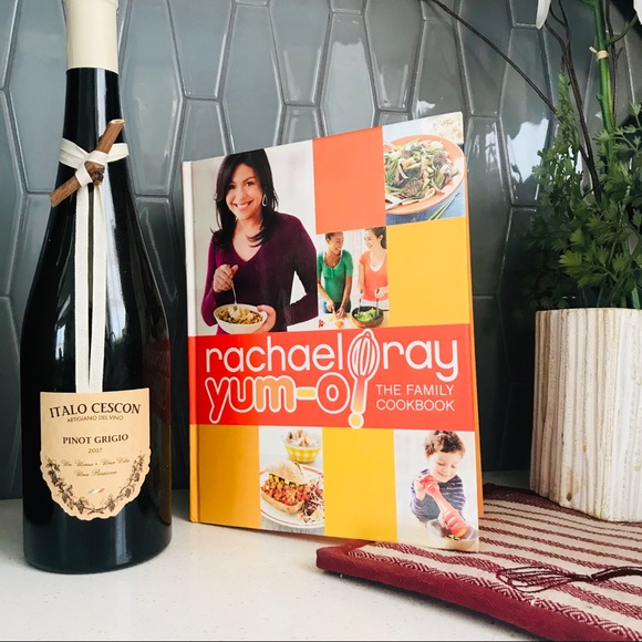 Rachel Ray Yum-O Family Cookbook - Picture 2 of 4